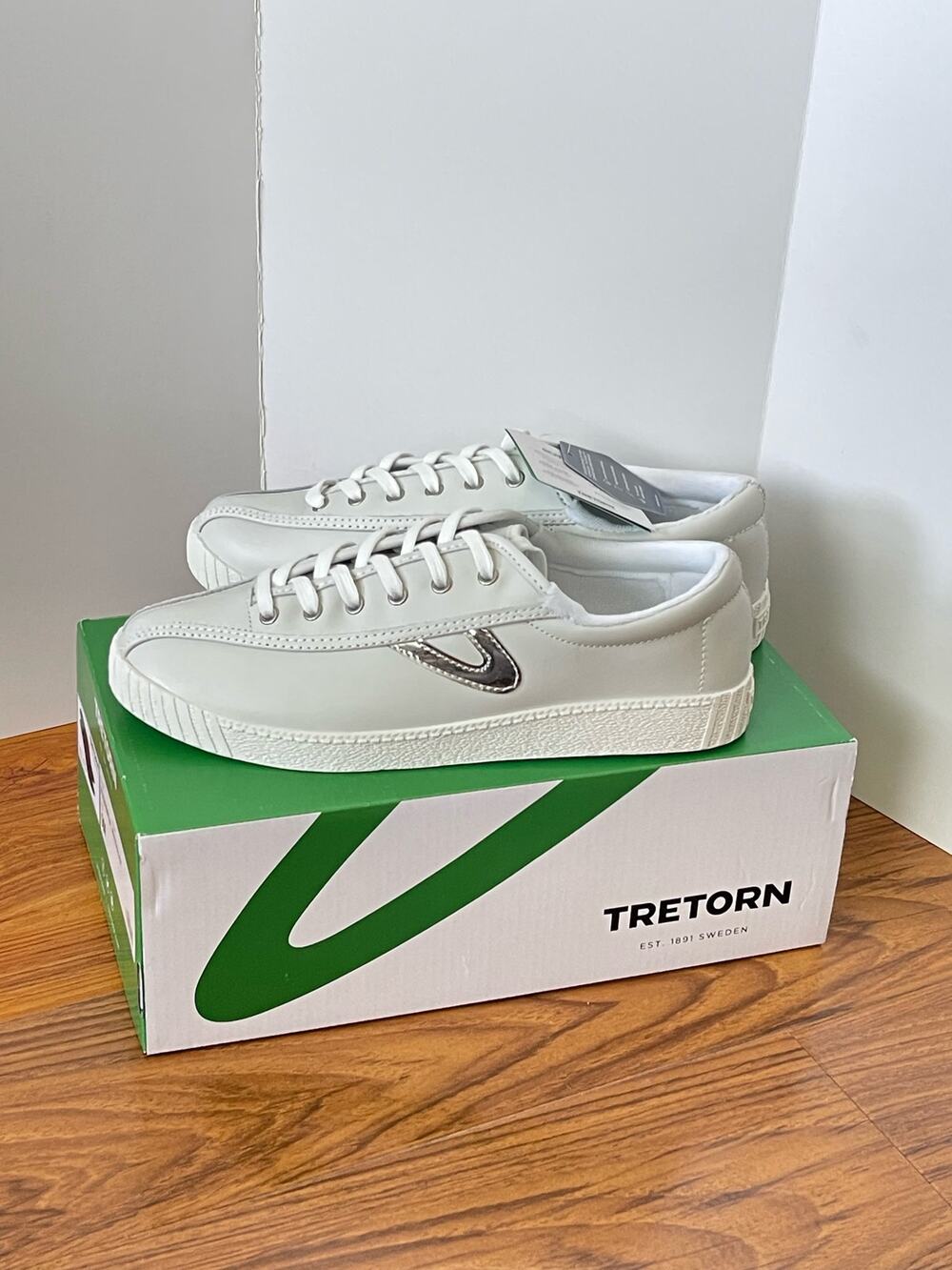 NIB Tretorn Nylite Leather White/ Silver Women’s Size 9.5 M Lace Up